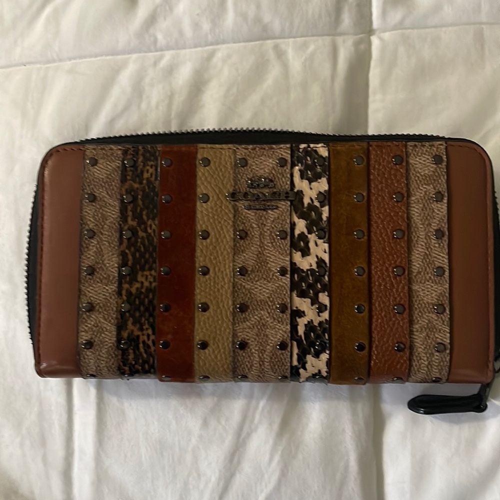 COACH Accordion Zip Wallet